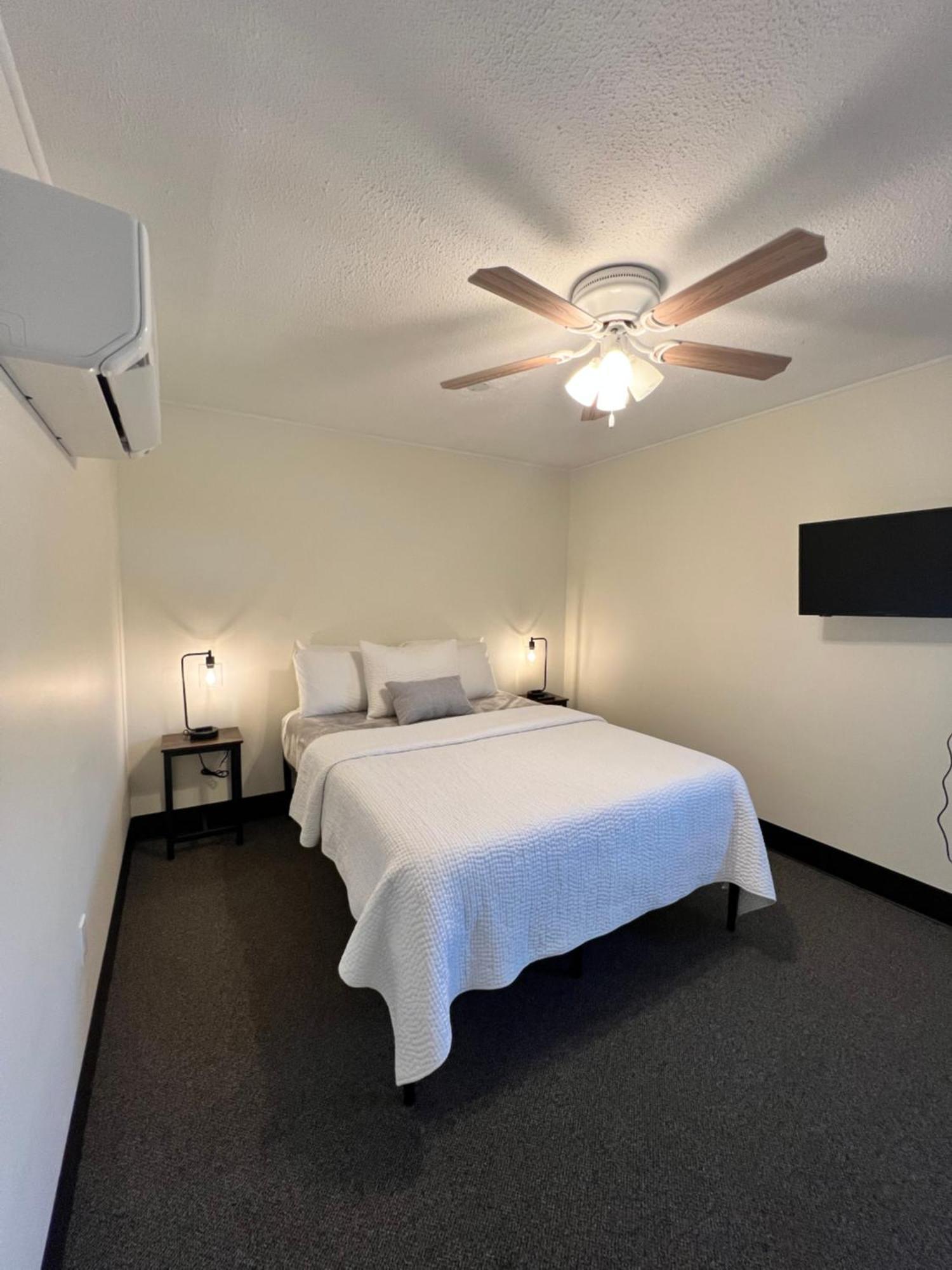 River City Inn Parsons Екстериор снимка