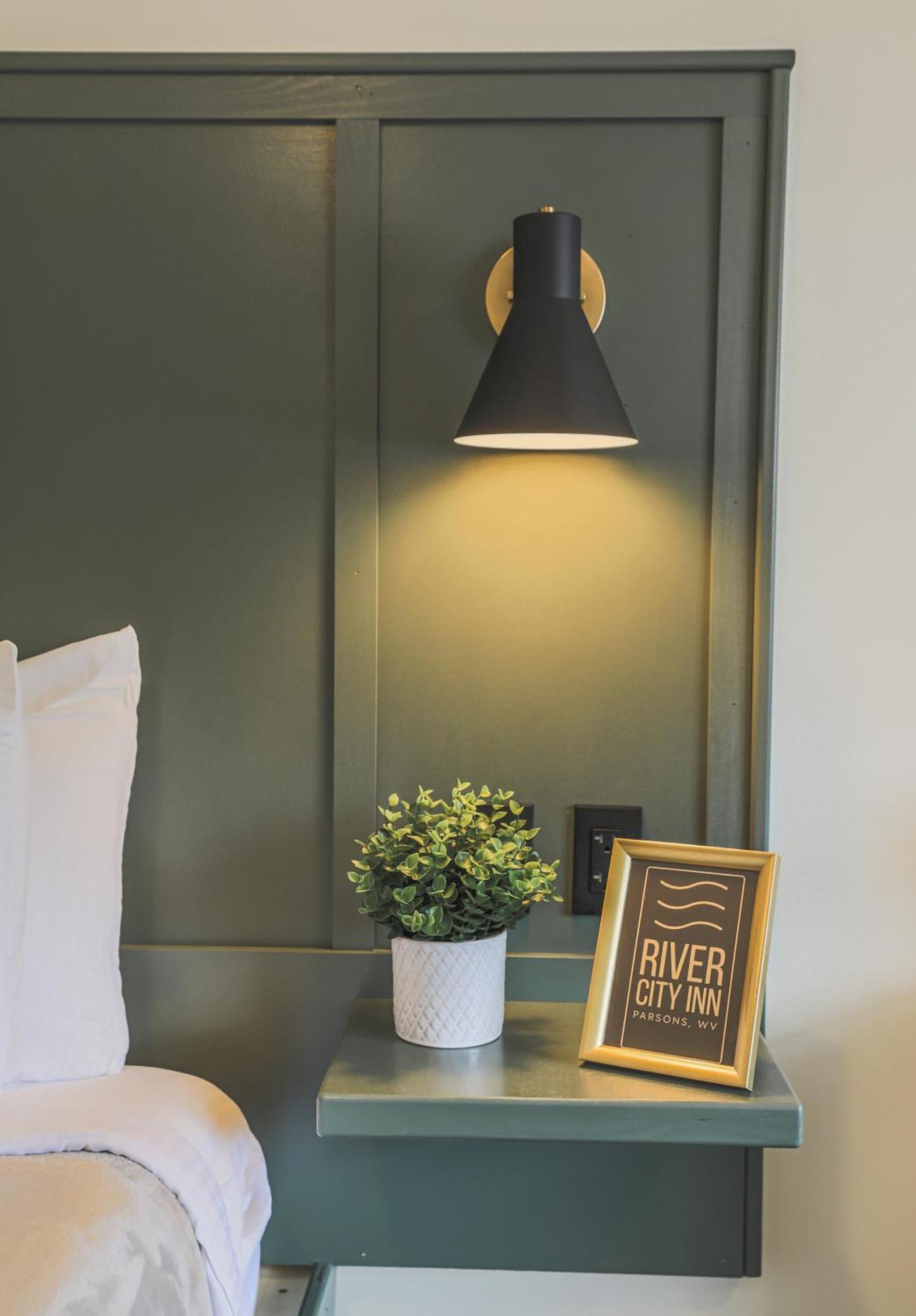 River City Inn Parsons Екстериор снимка