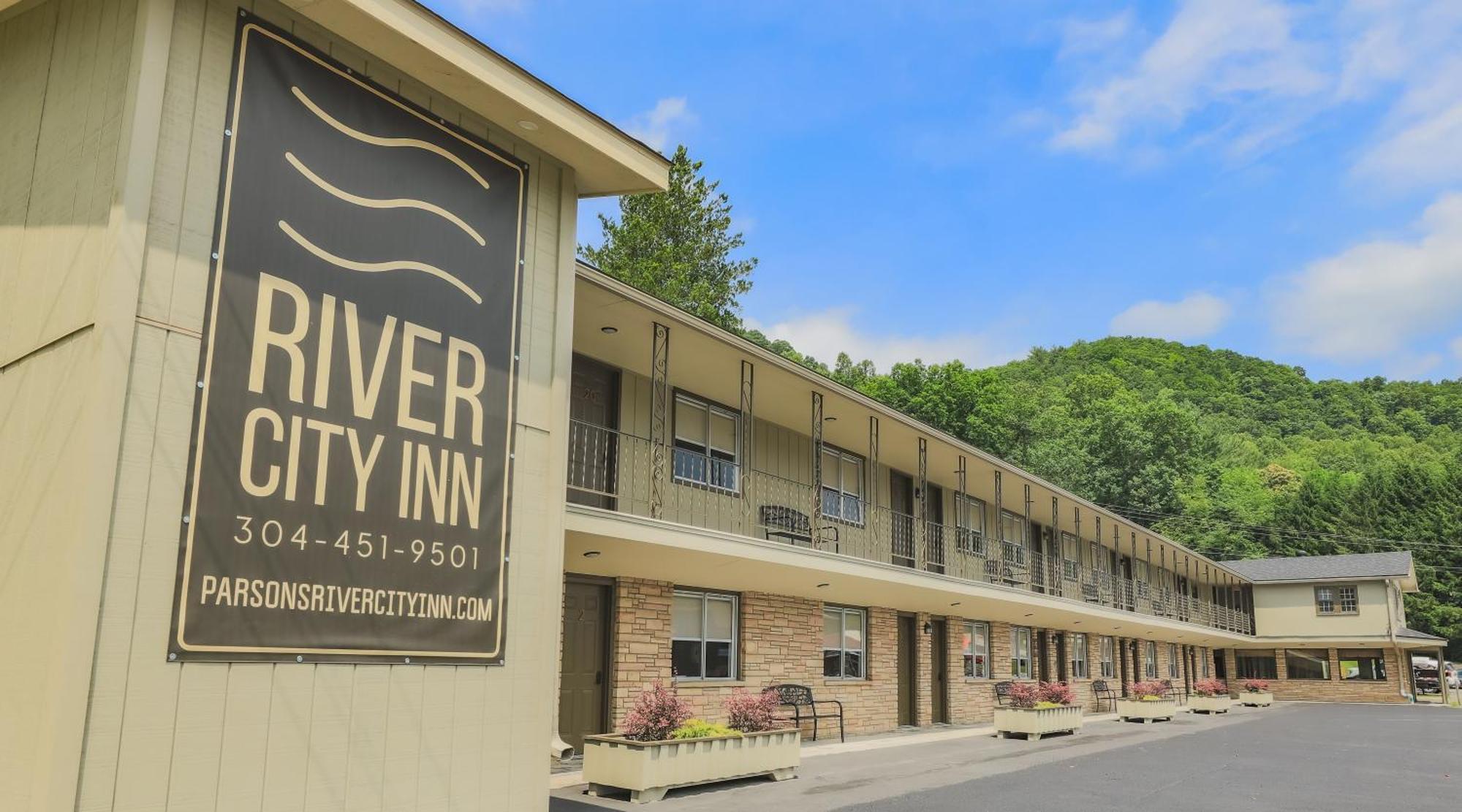 River City Inn Parsons Екстериор снимка
