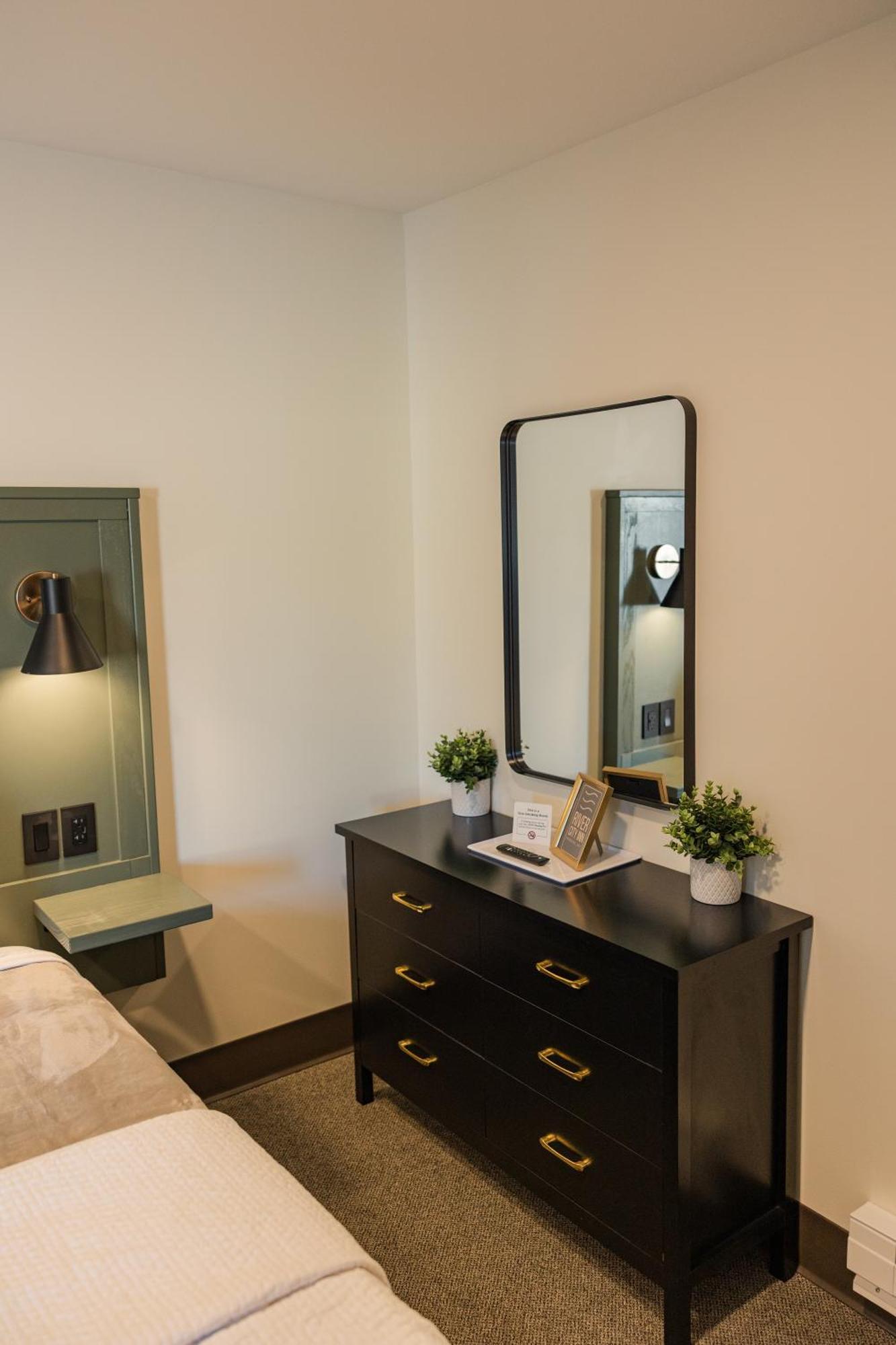 River City Inn Parsons Екстериор снимка